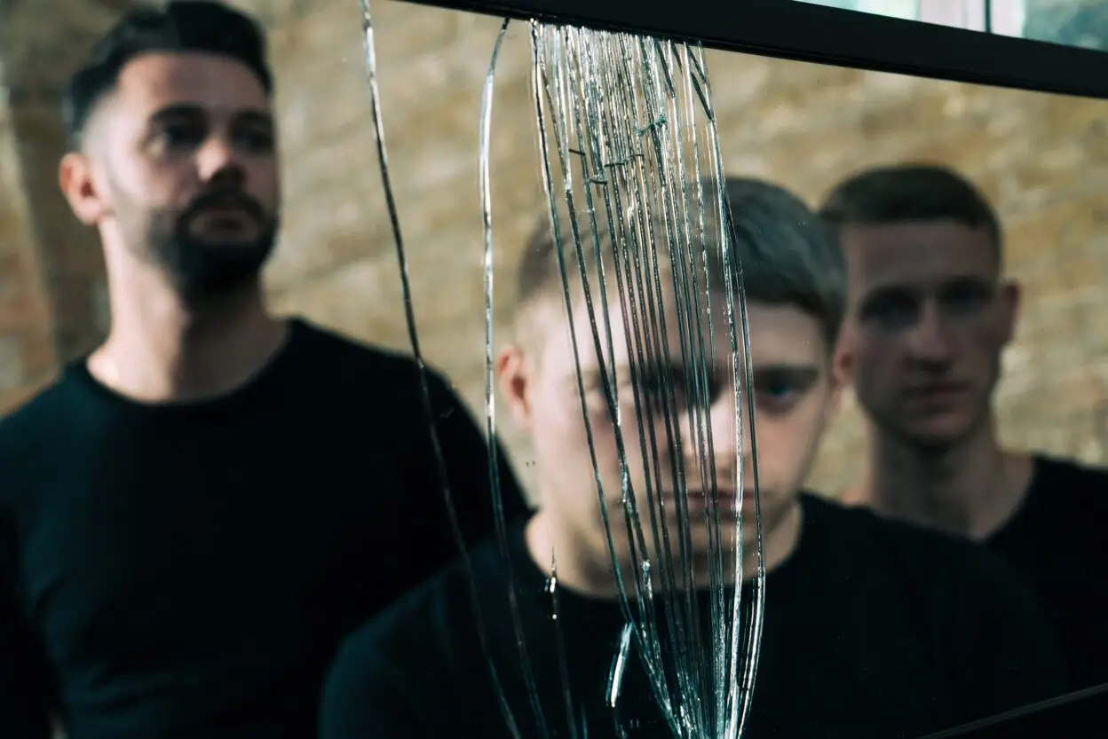 FLAWES release their highly anticipated debut album ‘Highlights’ on January 31st