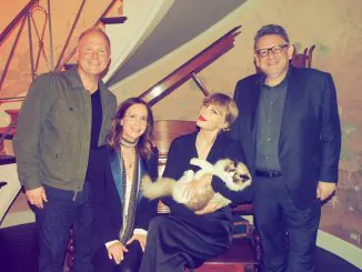 TAYLOR SWIFT Signs Exclusive Global Publishing Agreement With Universal Music Publishing Group