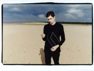 JON HOPKINS shares new piano composition 'Scene Suspended' - Listen Now 82 JON HOPKINS shares new piano composition 'Scene Suspended' - Listen Now