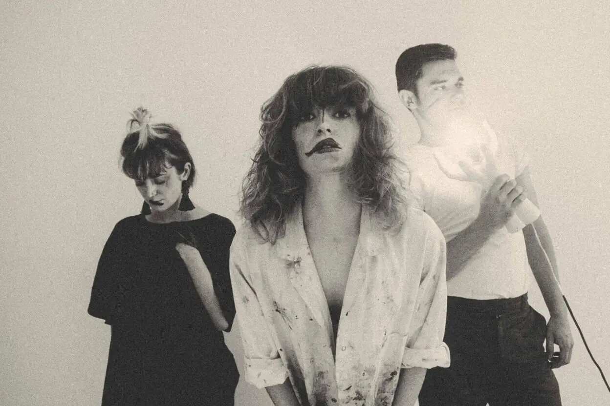 London 3-piece INDIAN QUEENS release a video for their brand new single ‘Bubblewrap’ - Watch Now 