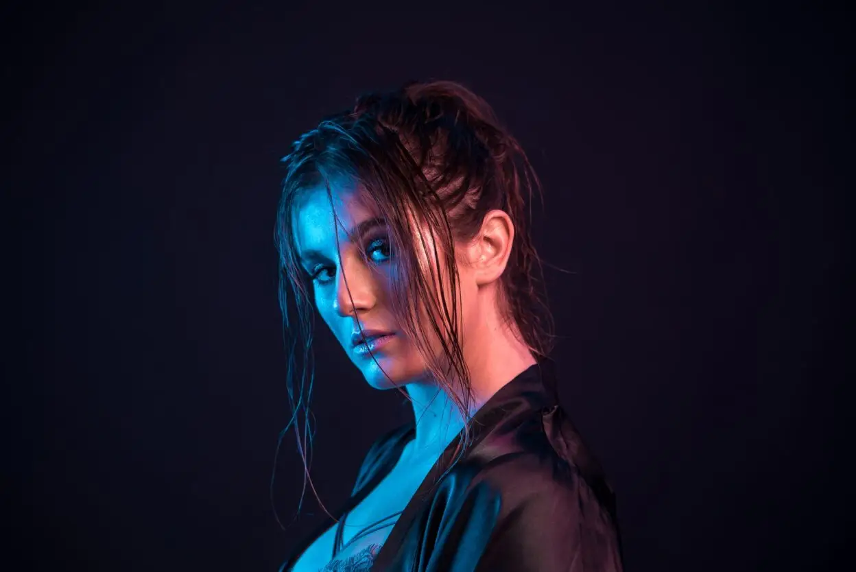 VIDEO PREMIERE: Singer-Songwriter CASSA JACKSON Explores Regret in Break-Up Ballad ‘Beautiful Confused’ 