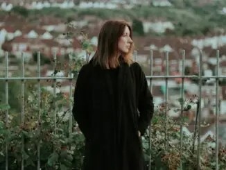 TRACK PREMIERE: Sailing Stones - Comfort