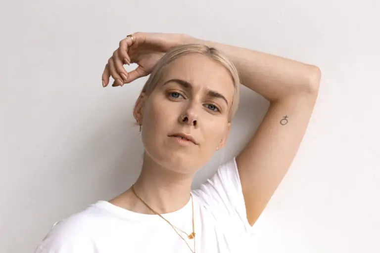 INTERVIEW: Iceland's Pop Songstress Áslaug Speaks On Her Self-Titled Debut EP 1