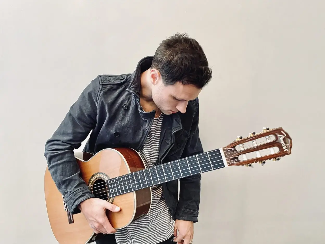 VIDEO PREMIERE: Jamie Scott - Friendly Fire (Acoustic Version)