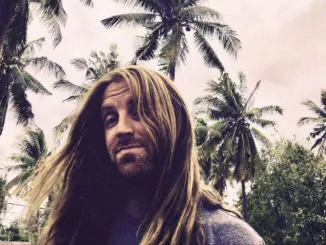 The Coral's IAN SKELLY announces his second solo-album 'Drifter’s Skyline' - Hear first single 'Captain Caveman'