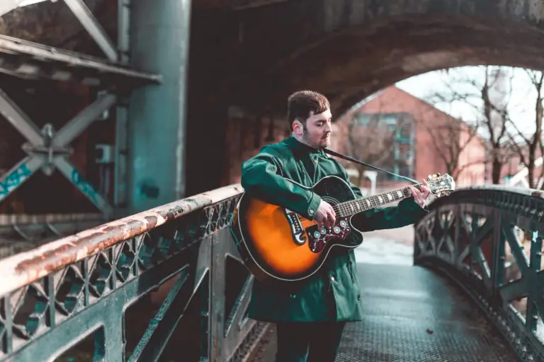 Manchester's JOELL JORDI Drops new indie-bop 'The Electric Between You and Me' 