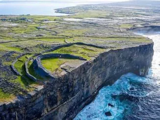 THE WATERBOYS release new song 'Postcard From The Celtic Dreamtime' - Listen Now