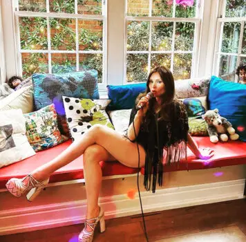 SOPHIE ELLIS-BEXTOR announces new single 'Crying at the Discotheque' 