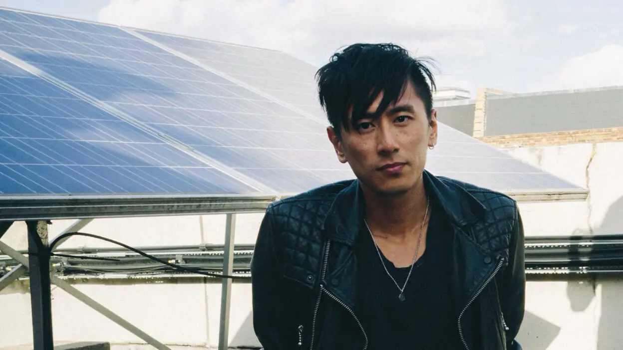 TRACK PREMIERE: AMBERLAKE shares intimate acoustic version for ‘Gold Dust’