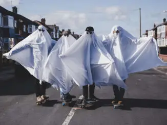 THE LATHUMS get spooked in video for new single 'I See Your Ghost' - Watch Now