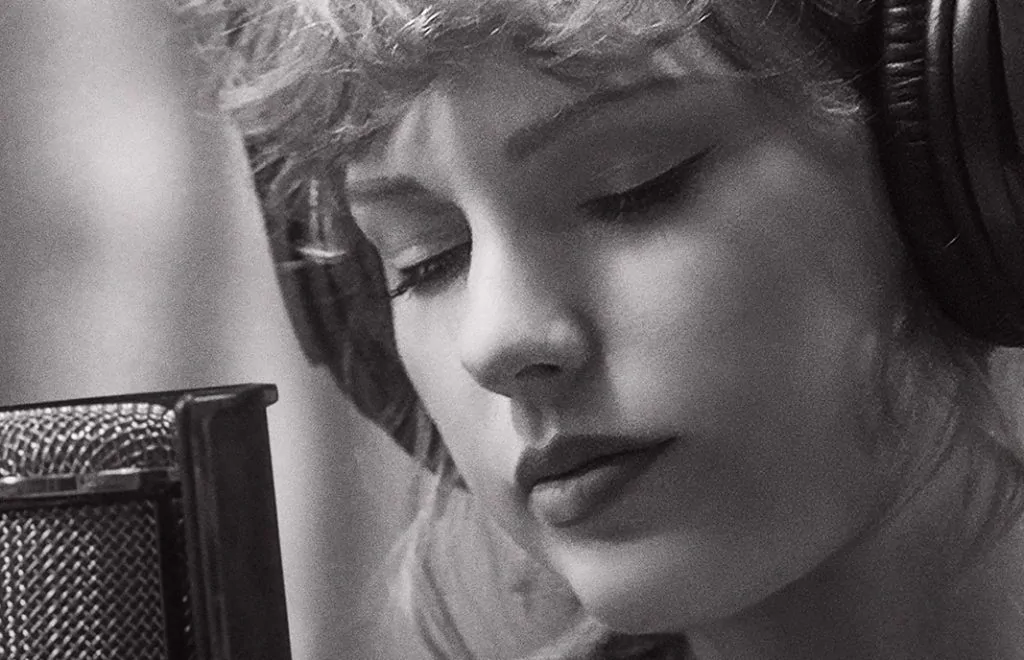 TAYLOR SWIFT’S “folklore: the long pond studio sessions” to premiere exclusively on Disney+ on 25th November