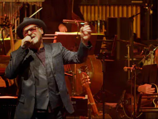 Legendary British vocalist PAUL CARRACK to stream special festive concert this Christmas Eve