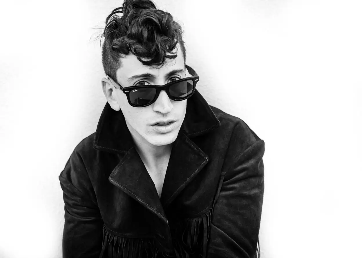 INTERVIEW: Incendiary US artist DES ROCS - 