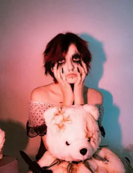 CAROLESDAUGHTER releases a striking music video for her explosive single 'Violent' - Watch Now! 