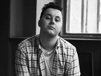 VIDEO PREMIERE: FLYNN MARKS previews his new EP with the sweeping new single ‘Waiting For Us’ 1