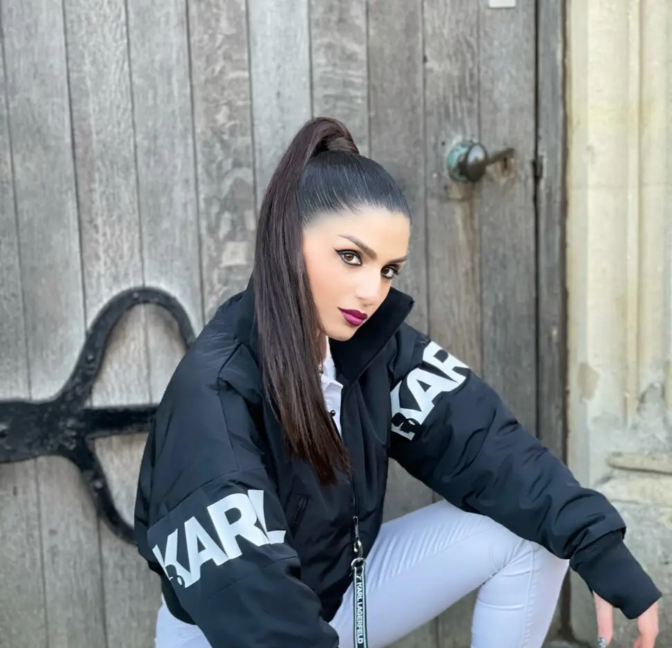 VIDEO PREMIERE: Eleni C - Tug of War