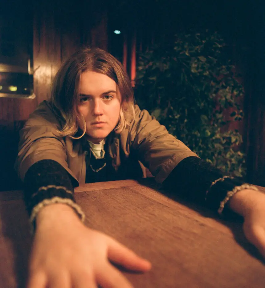 OSCAR LANG shares his new single 'Stuck' & announces his debut album 'Chew The Scenery' 2