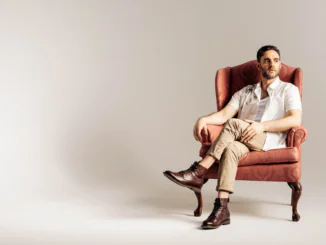 TRACK PREMIERE: Glass Dove – On My Own