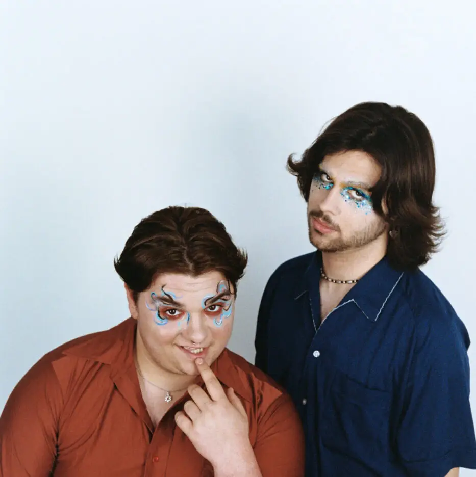 VIDEO PREMIERE: HUNYBEES - I Keep Falling in Love 2