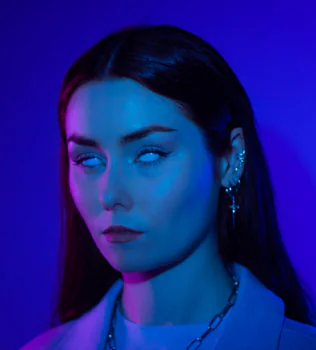 MAYA YENN releases self-directed and unsettling music video for 'tiptoe' - Watch Now! 2