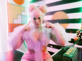 TRACK PREMIERE: Bailey Flores – Kiss Me More