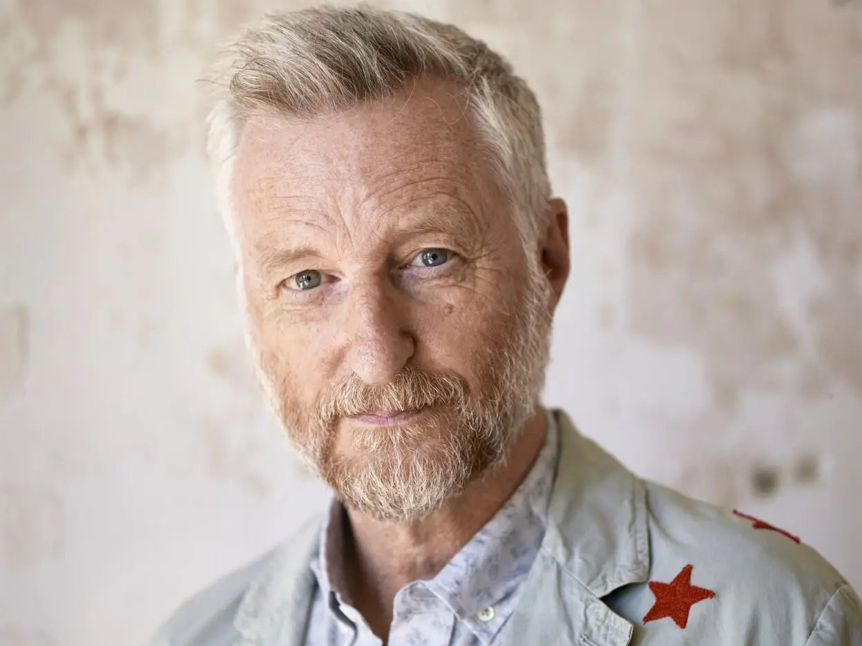BILLY BRAGG shares video for new single 'Ten Mysterious Photos That Can’t Be Explained' - Watch Now