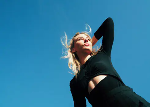 ELEANOR K shares video for new single 'The Panic’s Over' - Watch Now