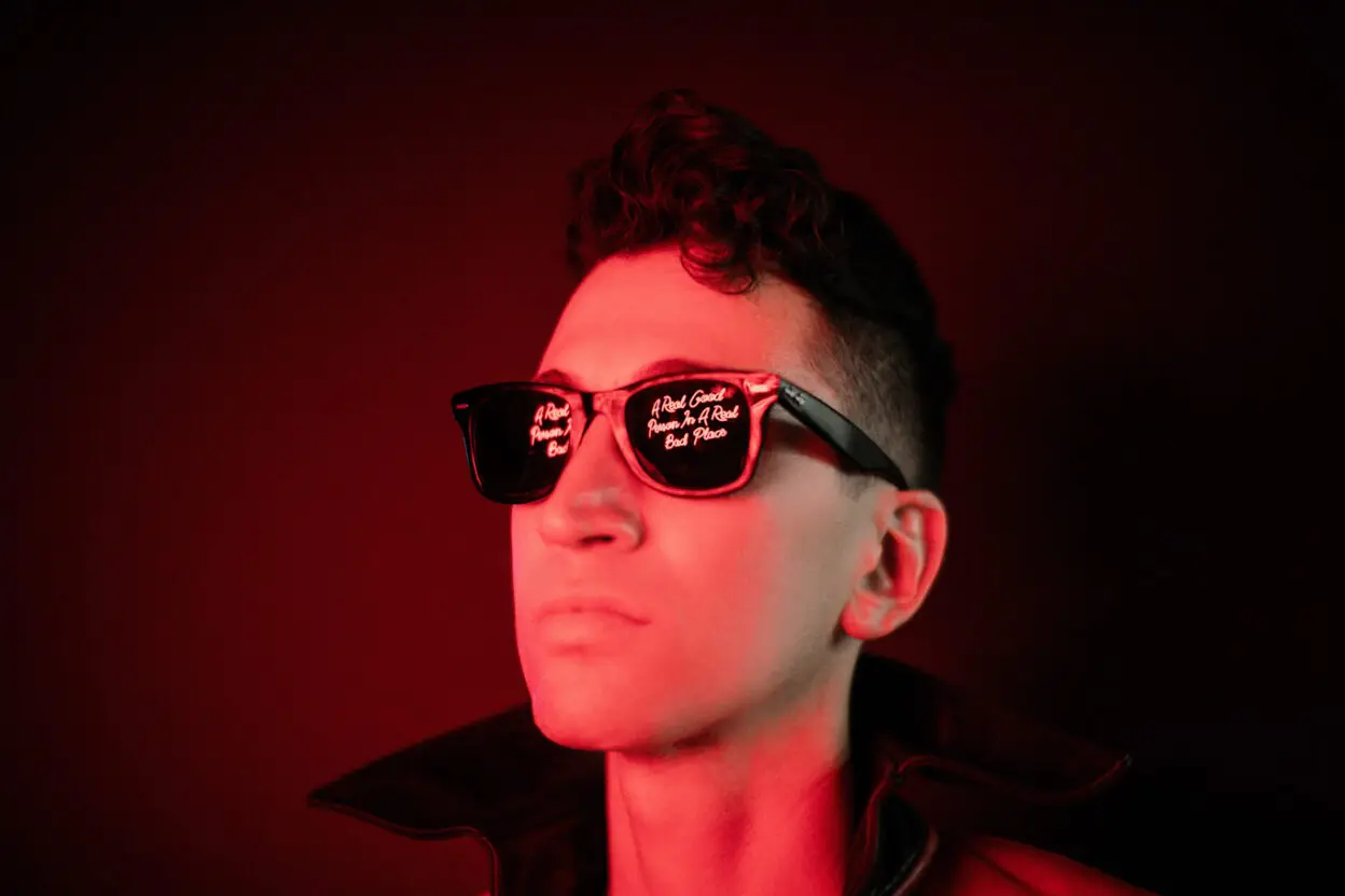 Innovative NYC rocker DES ROCS shares his TOP TEN favourite songs 