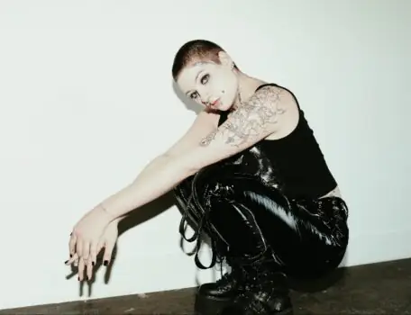 carolesdaughter DROPS ANTHEMIC NEW SINGLE “My Mother Wants Me Dead” 
