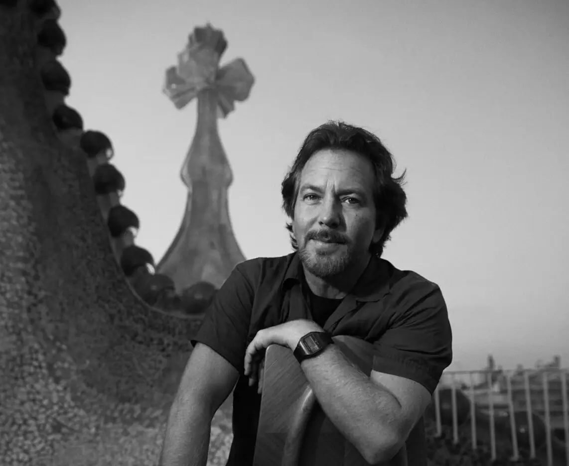 EDDIE VEDDER releases 'Long Way' Live from Ohana Festival 