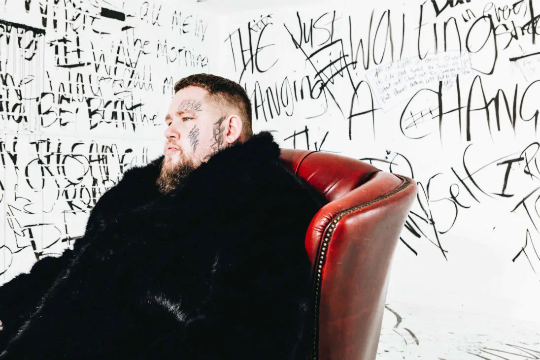 RAG’N’BONE MAN releases his powerful new single ‘Fall In Love Again’ – Watch the live from London’s Jazz Cafe video