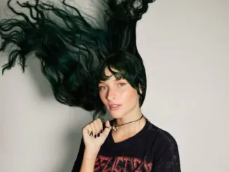 AU/RA shares video for new single ‘plz don’t waste my youth’