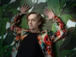 DARREN HAYES returns with new music after 10 years - Watch the video for new single ‘Let’s Try Being In Love’