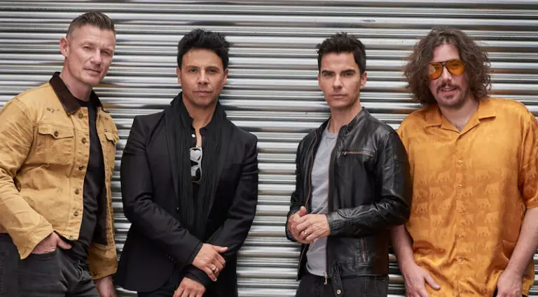 STEREOPHONICS release new track 'Right Place Right Time' today - taken from new album 'OOCHYA!' 1
