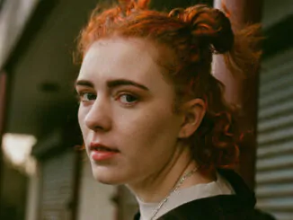 INTERVIEW: Derry songwriter ROE on the release of her debut album ’That’s When The Panic Sets In’ 82 ROE