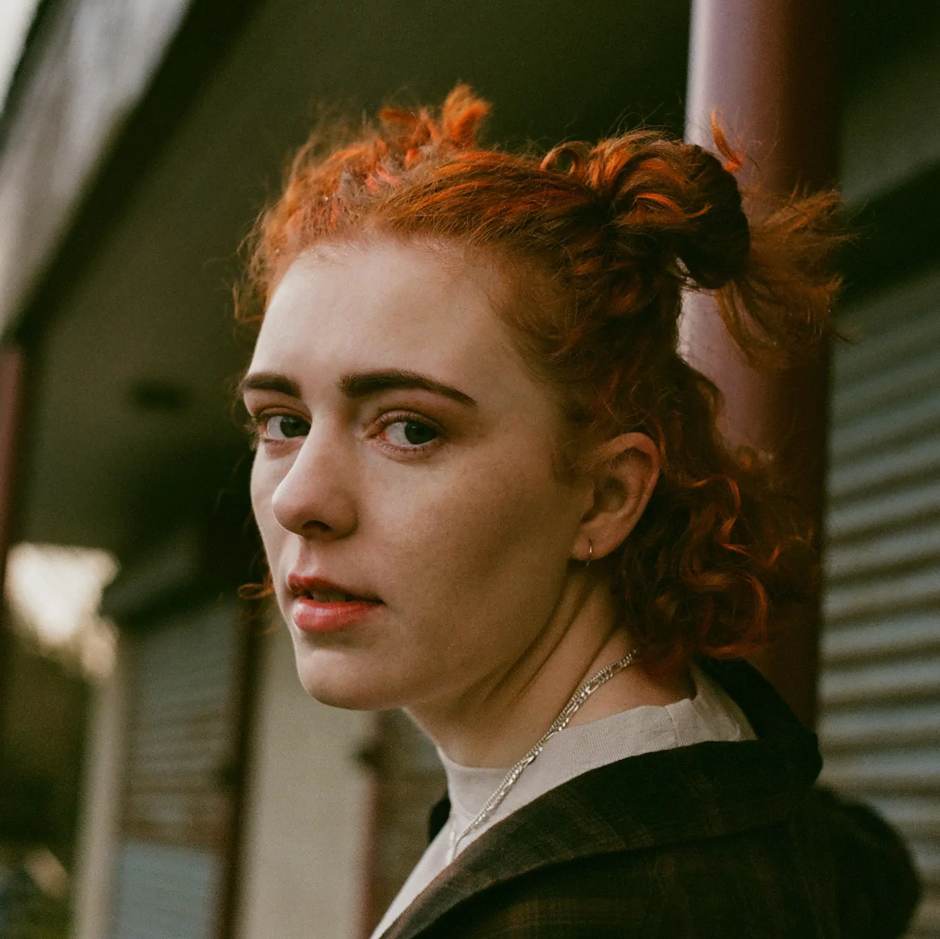 INTERVIEW: Derry songwriter ROE on the release of her debut album ’That’s When The Panic Sets In’