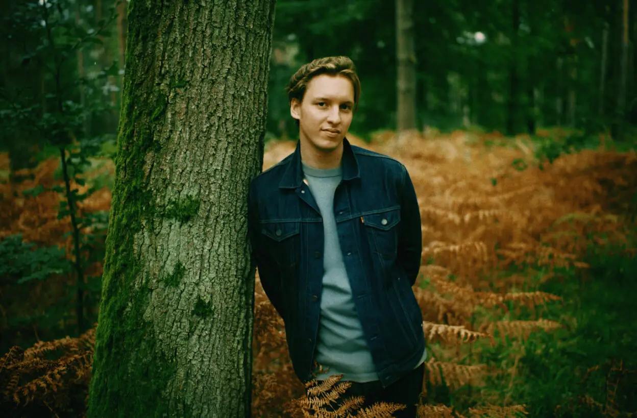 GEORGE EZRA debuts new single 'Green Green Grass' & announces SSE Arena, Belfast, 3Arena Dublin shows 1
