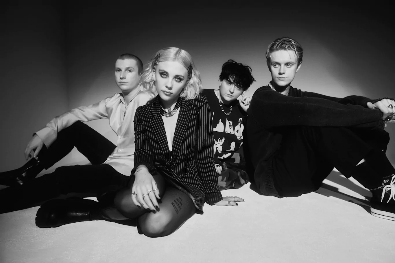 PALE WAVES announce new album ‘Unwanted’ – Hear new single ‘Lies’