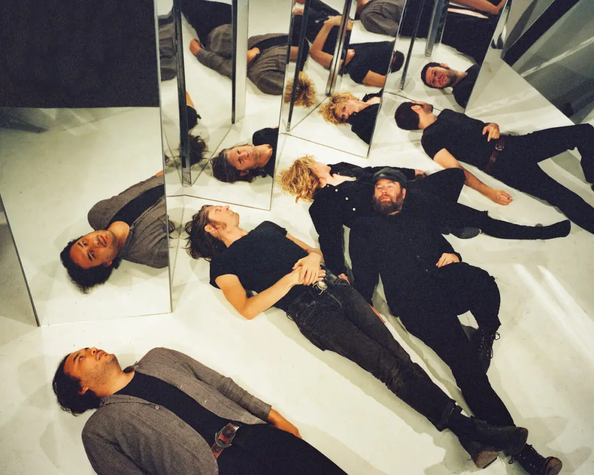 THE BLACK ANGELS announce 'Wilderness of Mirrors' Double LP - Watch video for first single 'El Jardín' 1