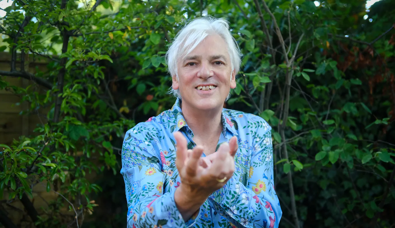 ROBYN HITCHCOCK announces new album ‘Shufflemania!’ – out 21st October