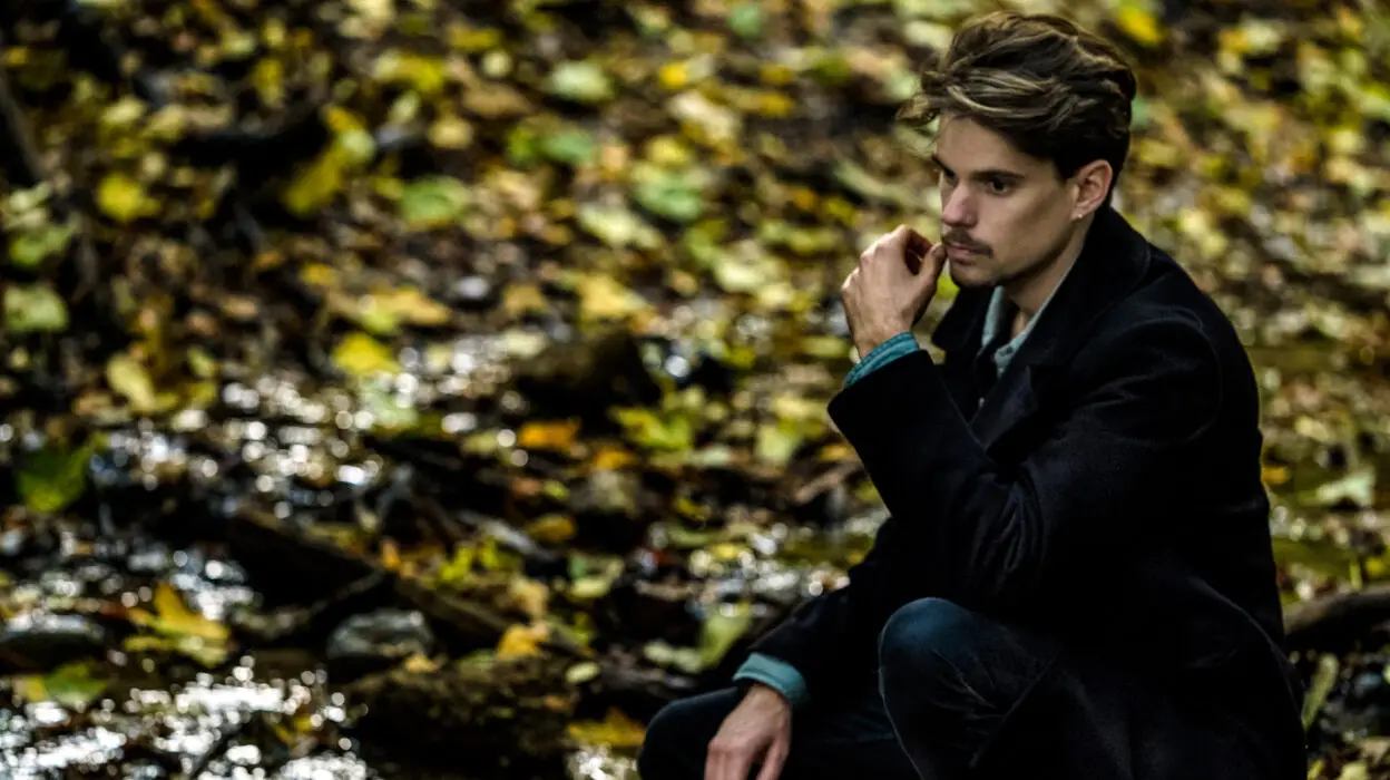 Dutch singer-songwriter GILDOR shares new single ‘Thinking Back’ 