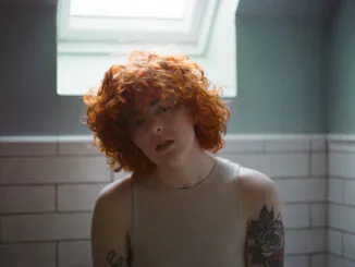 ROE releases her new single ‘Cut My Teeth’ ahead of the release of her debut album ’That’s When The Panic Sets In’ 82 ROE