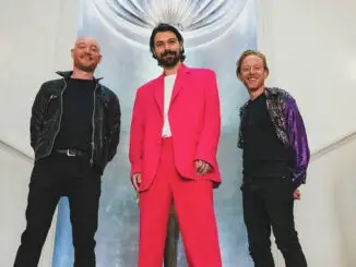 BIFFY CLYRO to release 'A Celebration Of Endings - Live' & share video for 'Unknown Male 01' 82 Biffy Clyro