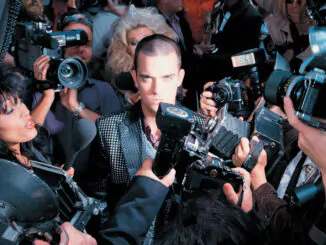 ROBBIE WILLIAMS 'Life Thru A Lens' celebrates its 25th anniversary with a 4-CD deluxe edition 82 Robbie Williams