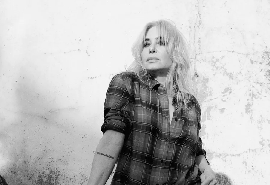 BRIX SMITH shares video for new single ‘Changing’ from her eagerly anticipated album ‘Valley of The Dolls’