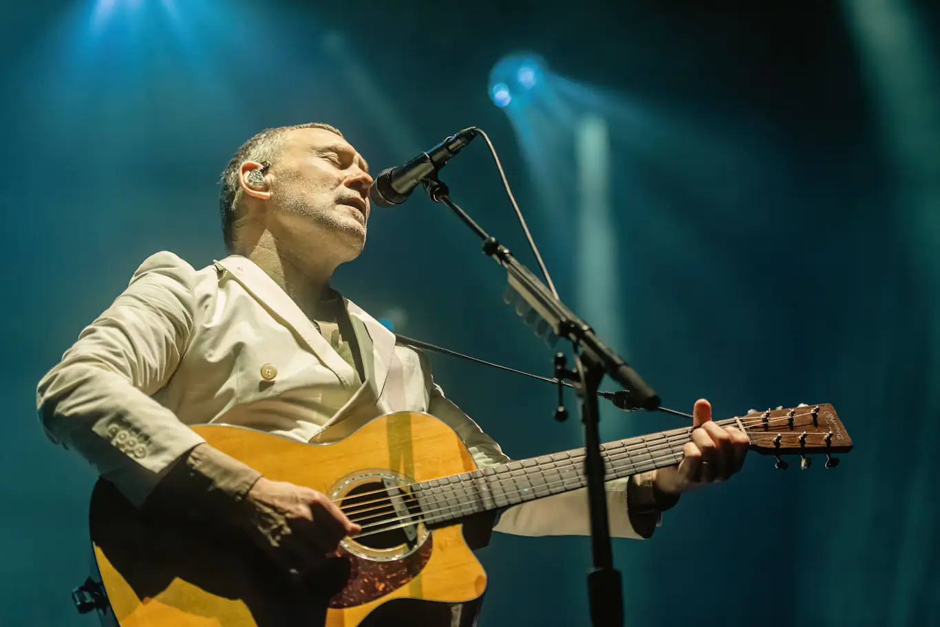 DAVID GRAY releases new White Ladder Live album – Hear new live recording of ‘Sail Away’
