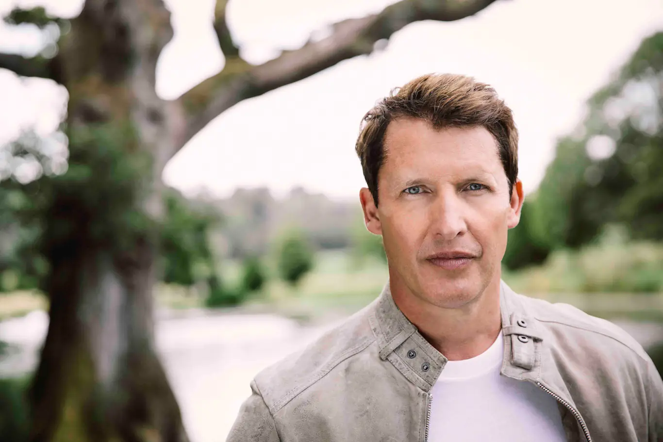 JAMES BLUNT touches on loss in new single ‘The Girl That Never Was’