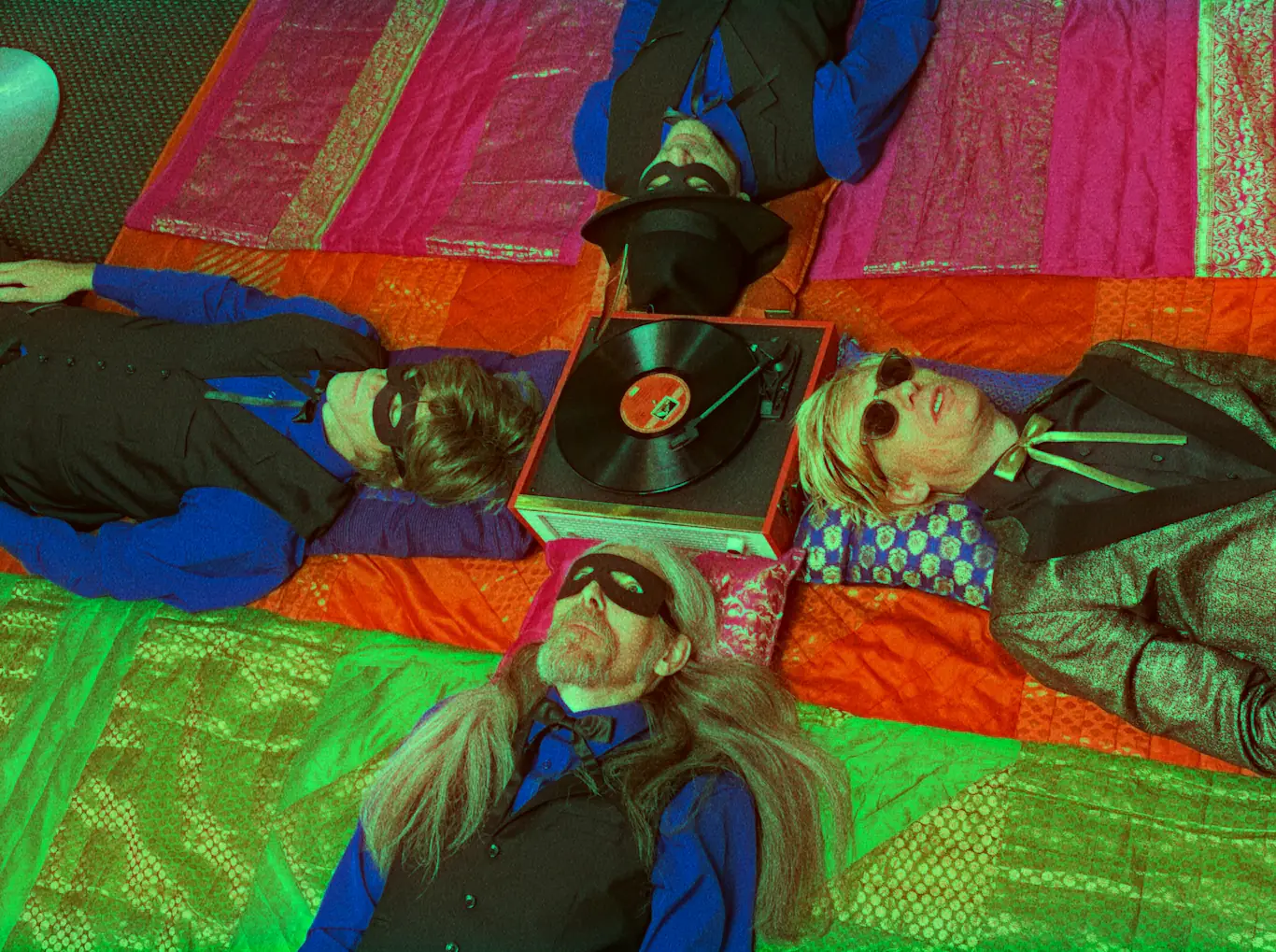 KULA SHAKER share Bollywood inspired video for new single ‘INDIAN RECORD PLAYER’