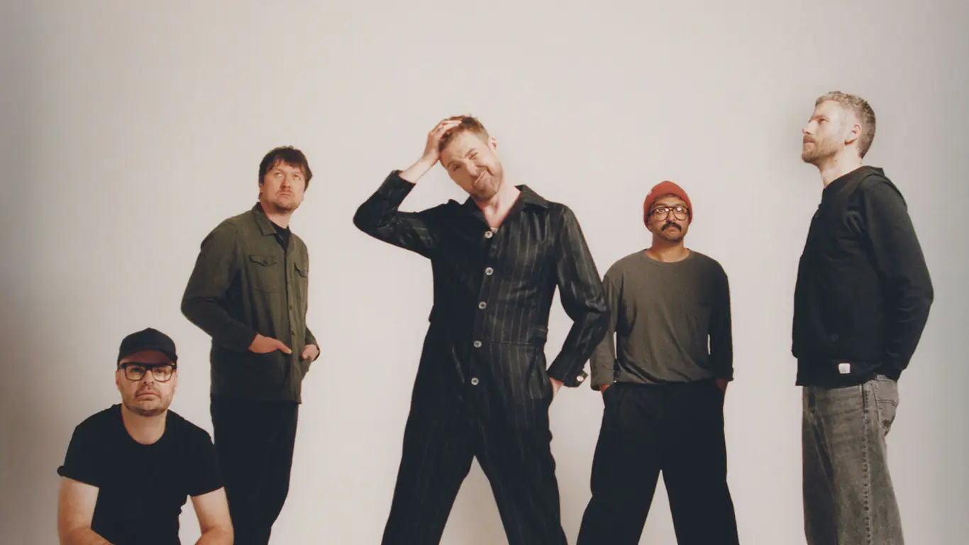 KAISER CHIEFS get reflective in brand new single ‘Burning In Flames’