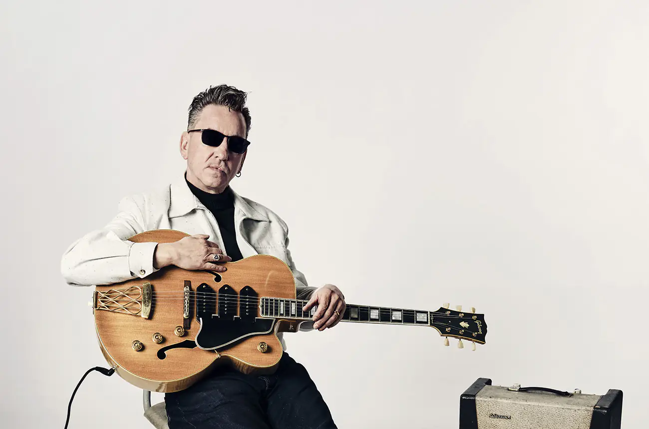 RICHARD HAWLEY cleans the streets of Sheffield in the video for new single ‘Prism In Jeans’
